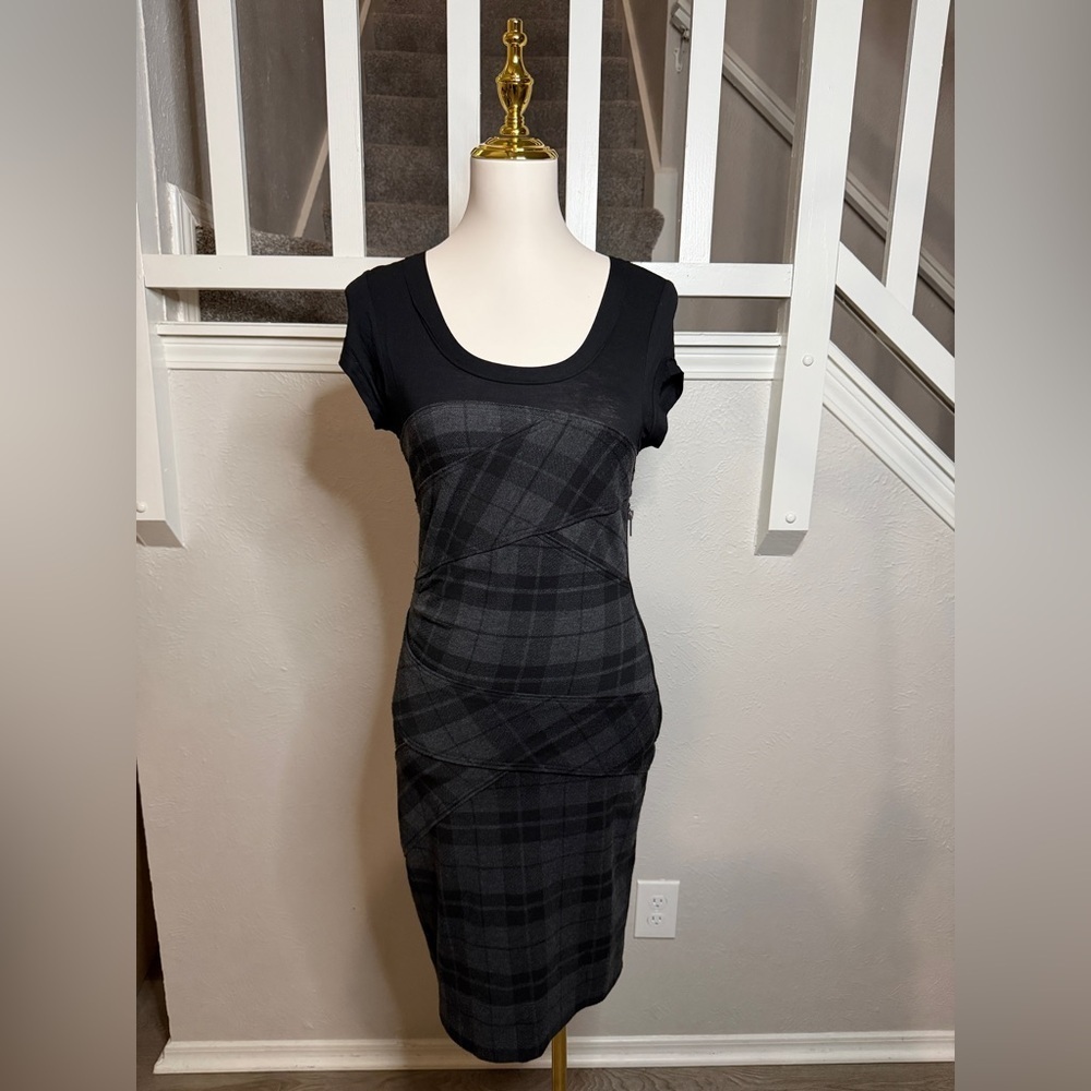 BCBG Maxazria Stretchy Wrap Bodice Dress size 2
